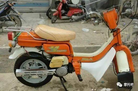 好,看完大排量了,我们再来看看那个时期的小车,南京玉河yh50,采用的是