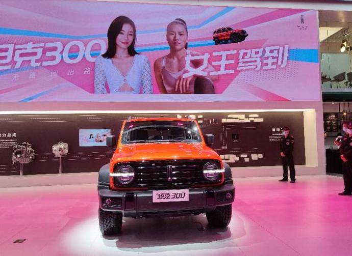 0t发动机,比现款哈弗h9更强,传动系统匹配8at变速箱,预计还会搭载3.