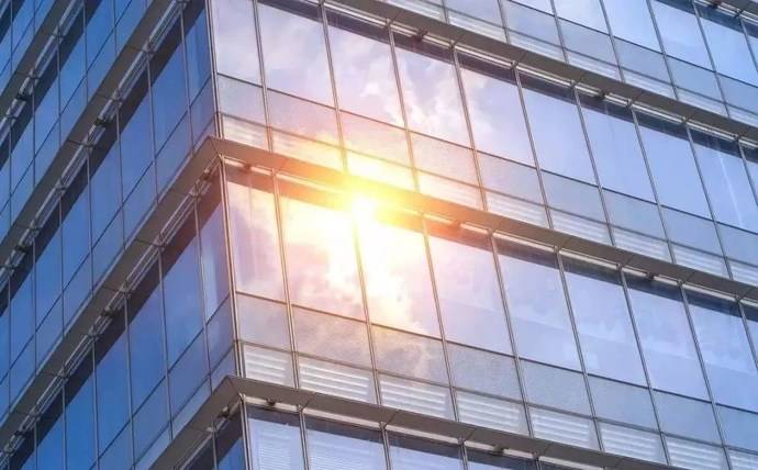 开车遭遇强光照射容易引发车祸,简单快捷一招搞定!