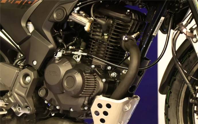 cbf190tr搭载了具有复古情怀的单缸风冷new honda 184cc发动机,这颗