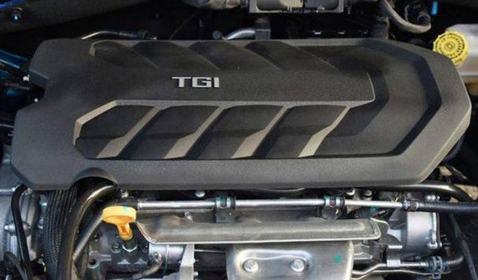 峰值扭矩为370牛米,匹配6速湿式双离合变速箱