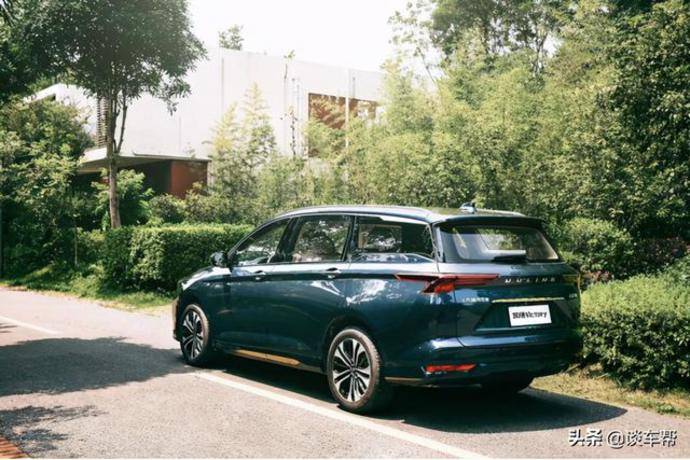 30万以内难逢敌手的五菱大四座家用神车