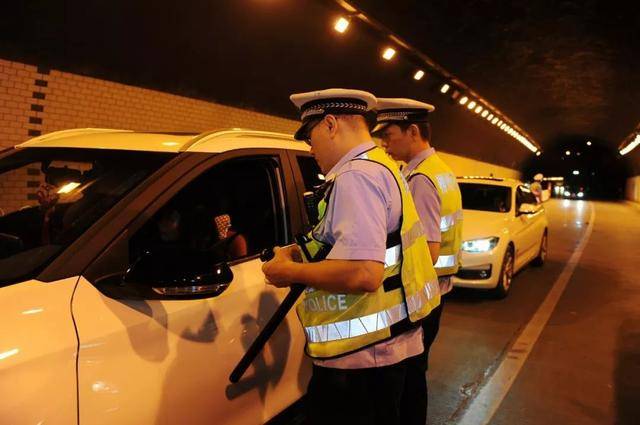 日常生活中,行車上路通常會遇見交警攔車檢查,這個時候並不需要驚慌