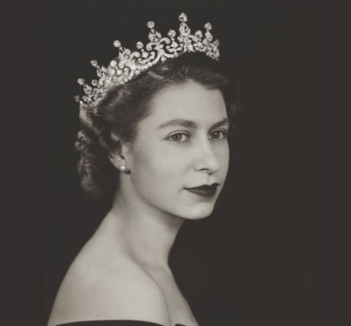 英女王面相图片