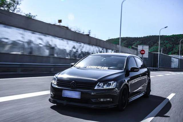 自带商务范的迈腾b7褪去西装成为黑武士