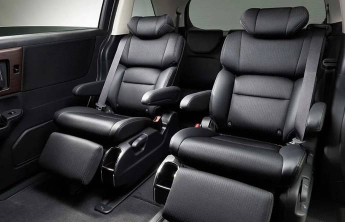 在安全配置方面,全新奥德赛表现的也很全面,360度全景影像,盲区检测