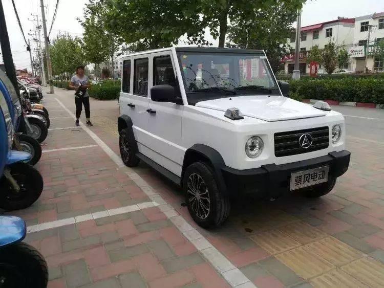 唯一不同的是,北汽豹200可上牌并可合法上路,拥有机动车的身份.