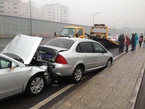 前車違法加塞後車追尾還負全責交警回答讓人有點意外