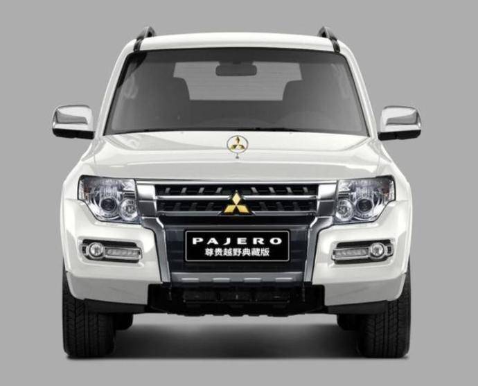 进口典藏级全路况帕杰罗在外观上新增了三菱纪念金属立标,作为典藏版