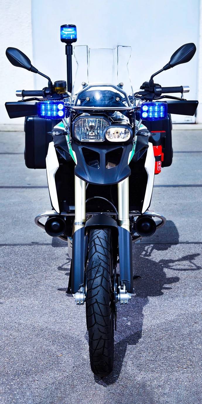 图宝马警用摩托