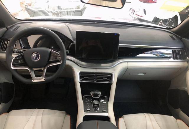 试驾比亚迪宋plusdminvh表现出色刹车需要适应