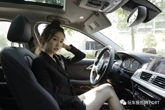 玩车妹和她的宝马1系在最好的年纪拥有最好的你