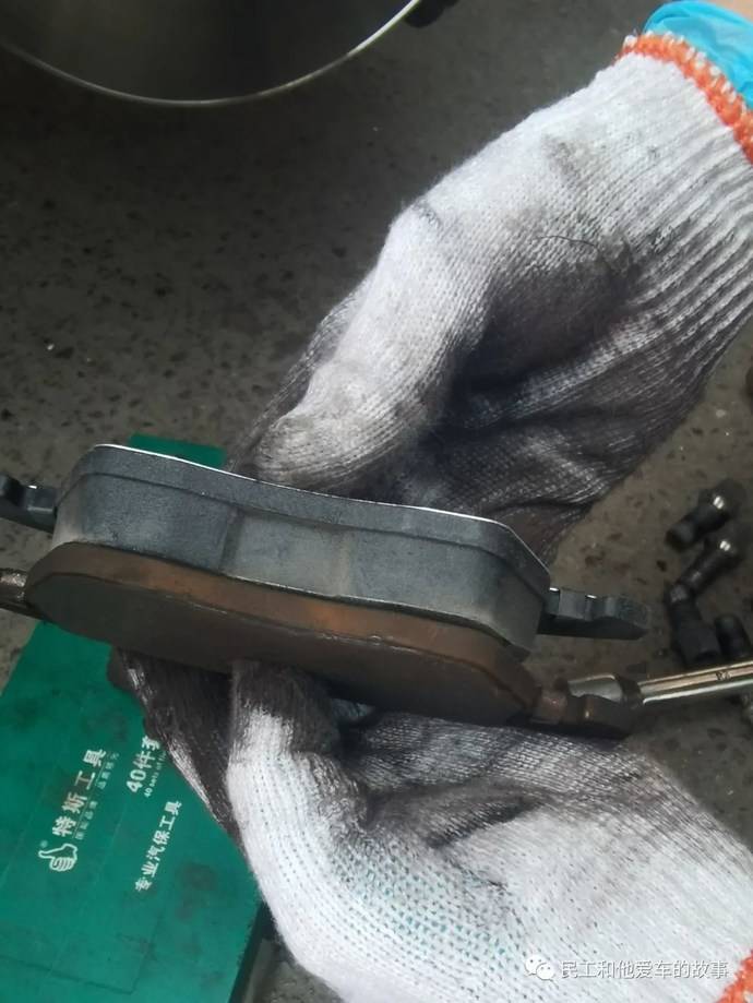 给大众passat换前后刹车片