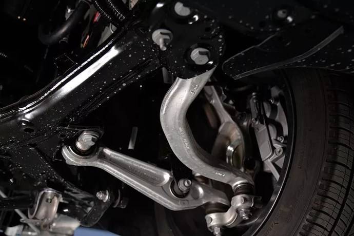 简直大开眼界model3的悬架是塑料