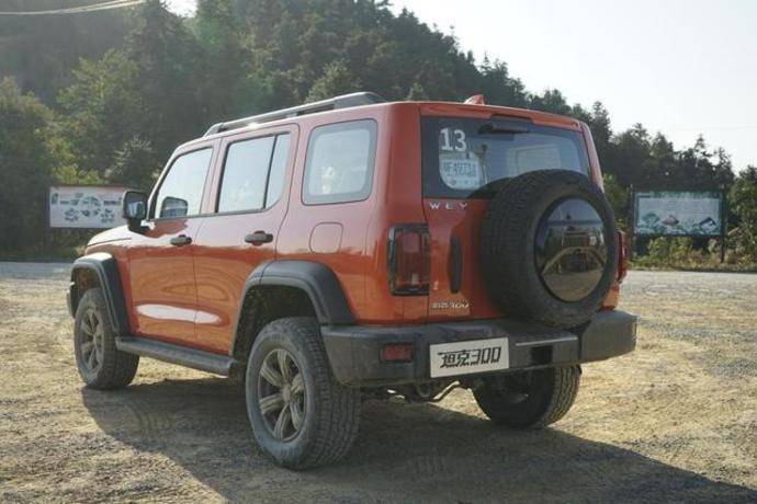 横冲直闯试驾魏派坦克300