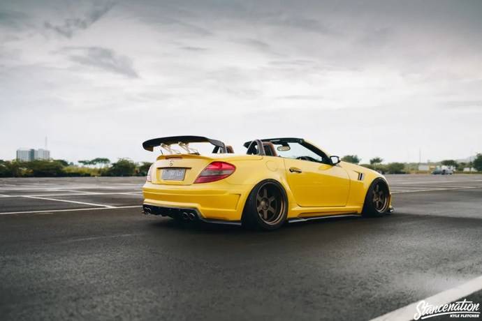 欢迎加入黄色军团,难得一见的改装奔驰slk