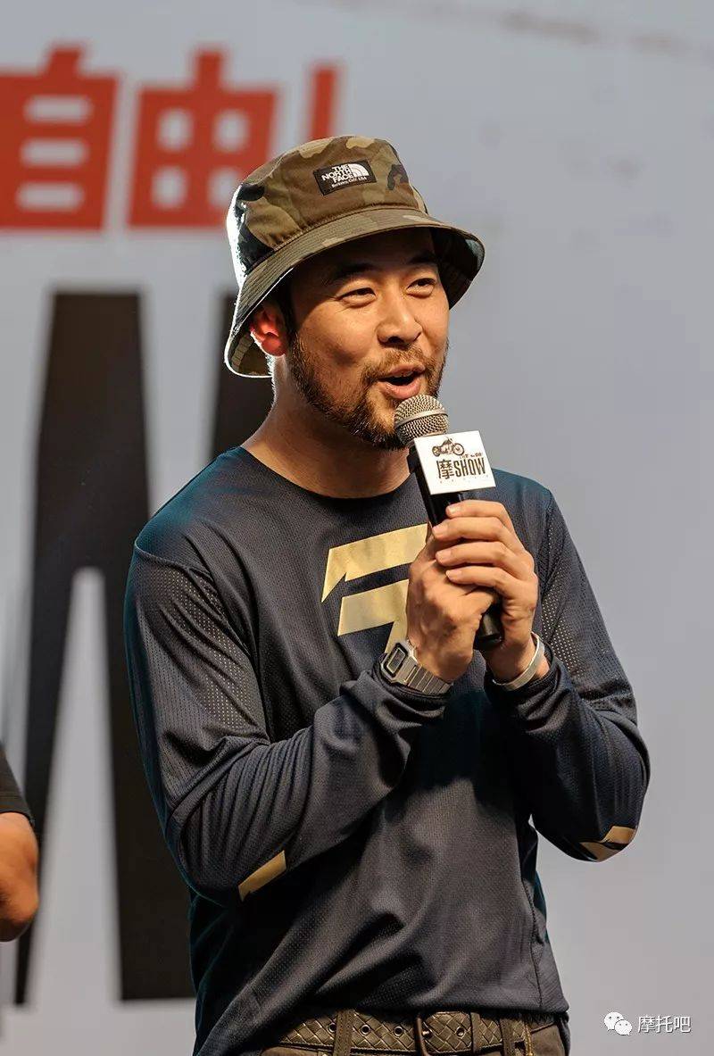 现场特邀"世界改装大师"木村健吾以及"环塔拉力赛实力明星车手"赵宏毅