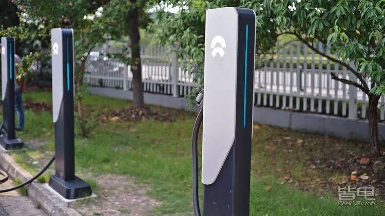 离特斯拉还有多远全国首个蔚来超充站实地体验