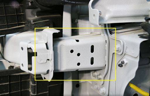 释义上,防撞梁是用来减轻车辆受到碰撞时吸收碰撞能量的一种装置,由