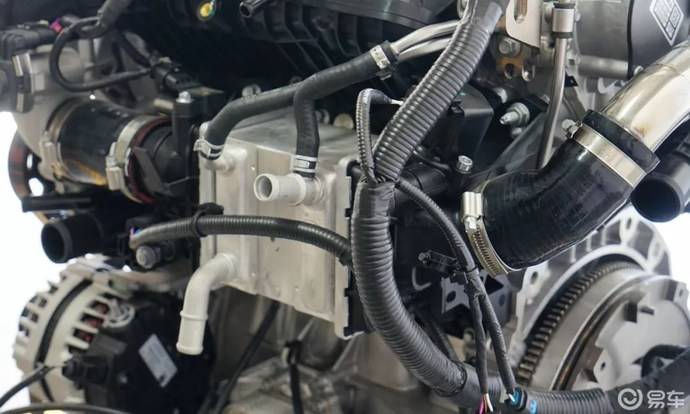 除了奇瑞的16t我们还有长安蓝鲸发动机
