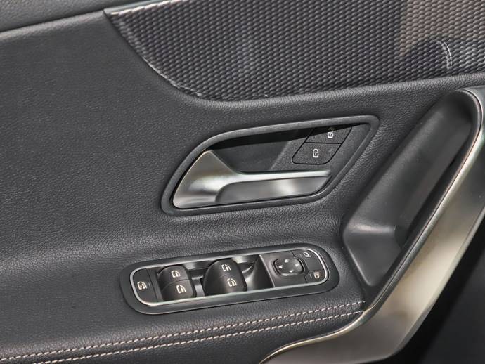 奔驰a级儿童锁在哪里