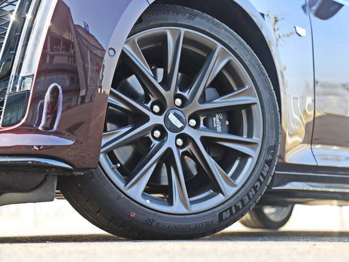 凯迪拉克ct5轮胎型号是什么