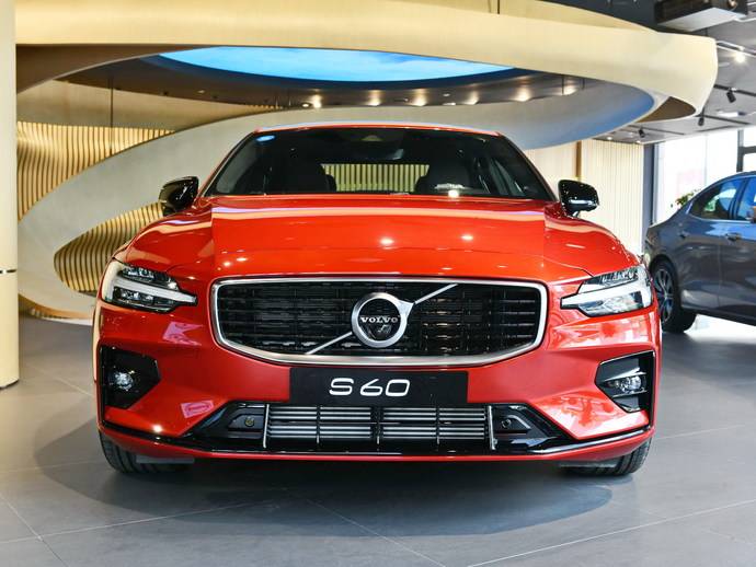 沃尔沃S60智行豪华版和智逸豪华版对比