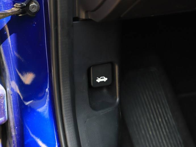 本田雅阁引擎盖怎么打开