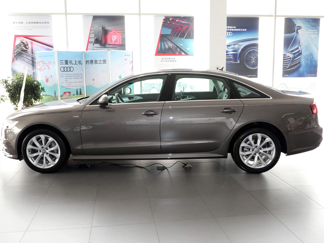 奥迪a6l电池没电怎么发动 有车以后