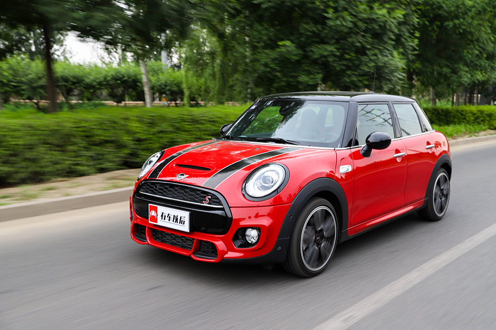 混迹于时尚圈儿的小野兽 试驾mini cooper s赛车手五门版