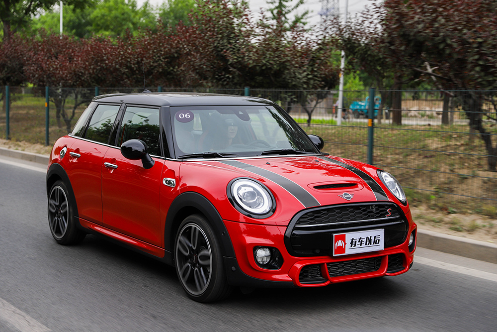 混迹于时尚圈儿的小野兽 试驾mini cooper s赛车手五门版