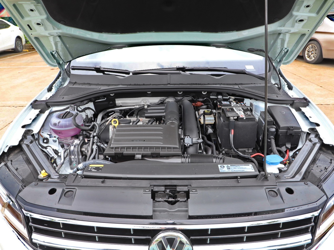 实拍车型搭载dq200型7速干式双离合变速器.