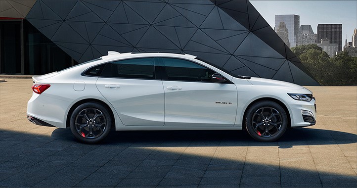 其中redline尚·红版在前车门处增加了"malibu xl"的红黑色专属铭牌