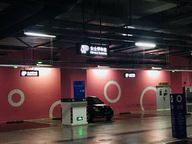 逛商场,开心 去停车,糟心 郑州地下停车场设计槽点多