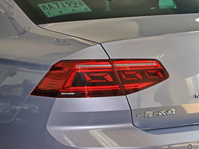 【2019广州车展】车尾带字母,大众新迈腾家族实拍