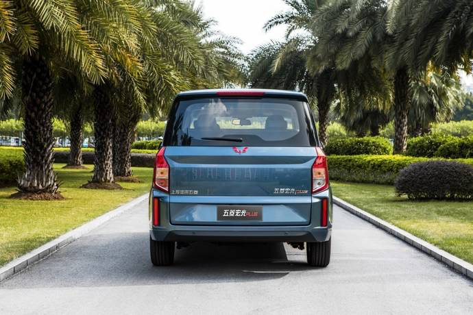抢鲜售648万元五菱宏光plus五座版正式上市