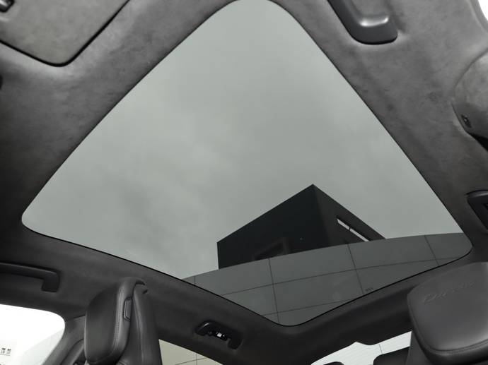 对手不存在的保时捷taycan到店实拍