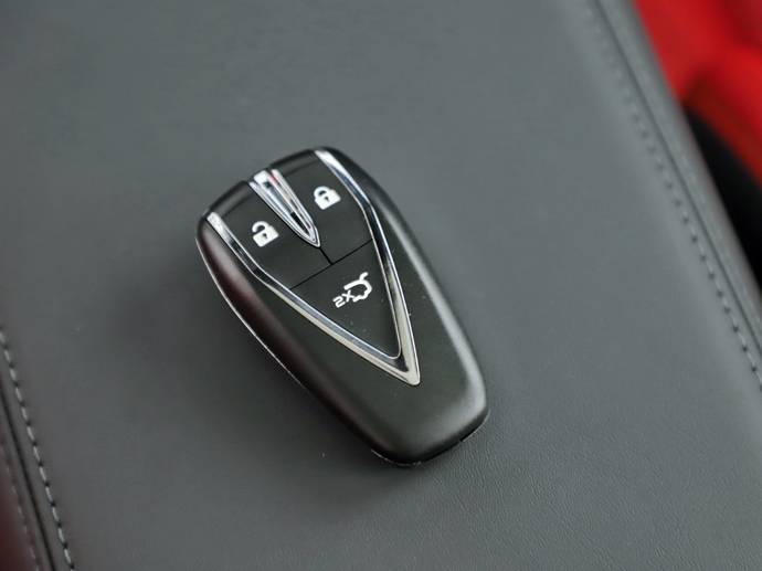 实拍车型:长安uni-t 2020款 1.5t 尊贵型(原子灰)预售价格:12.