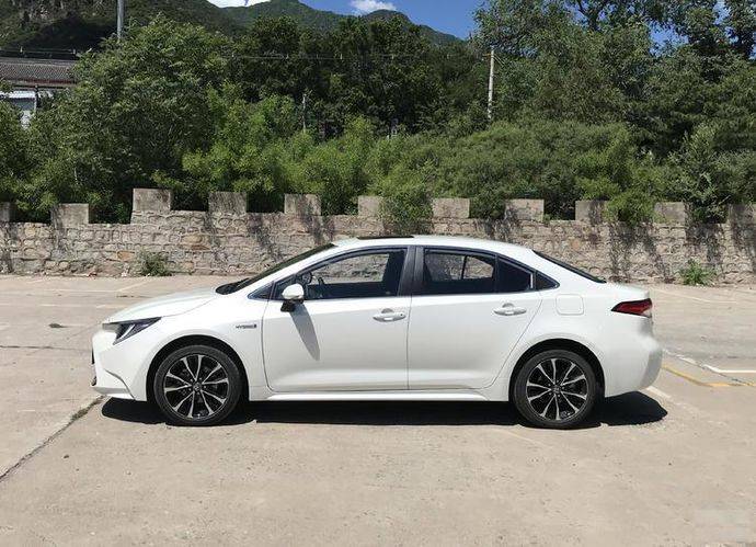 百公里综合油耗3.6l 试驾广汽丰田雷凌双擎运动版