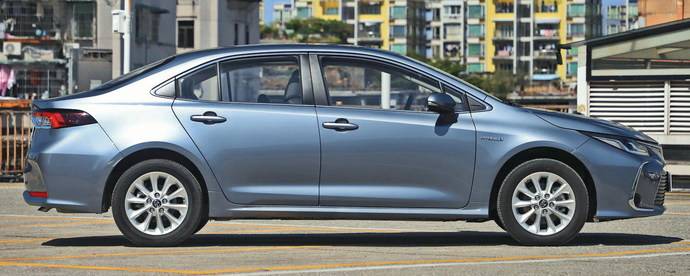 丰田卡罗拉英文尾标是什么意思 有车以后