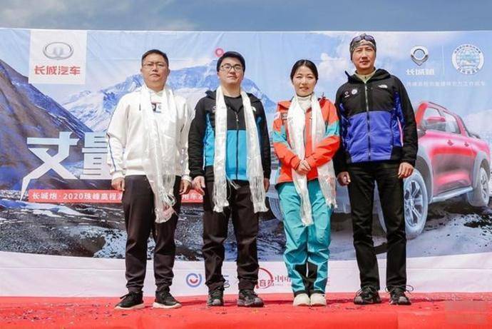 珠穆朗玛峰作为举世无双的第一高峰,被称为世界的第三极.