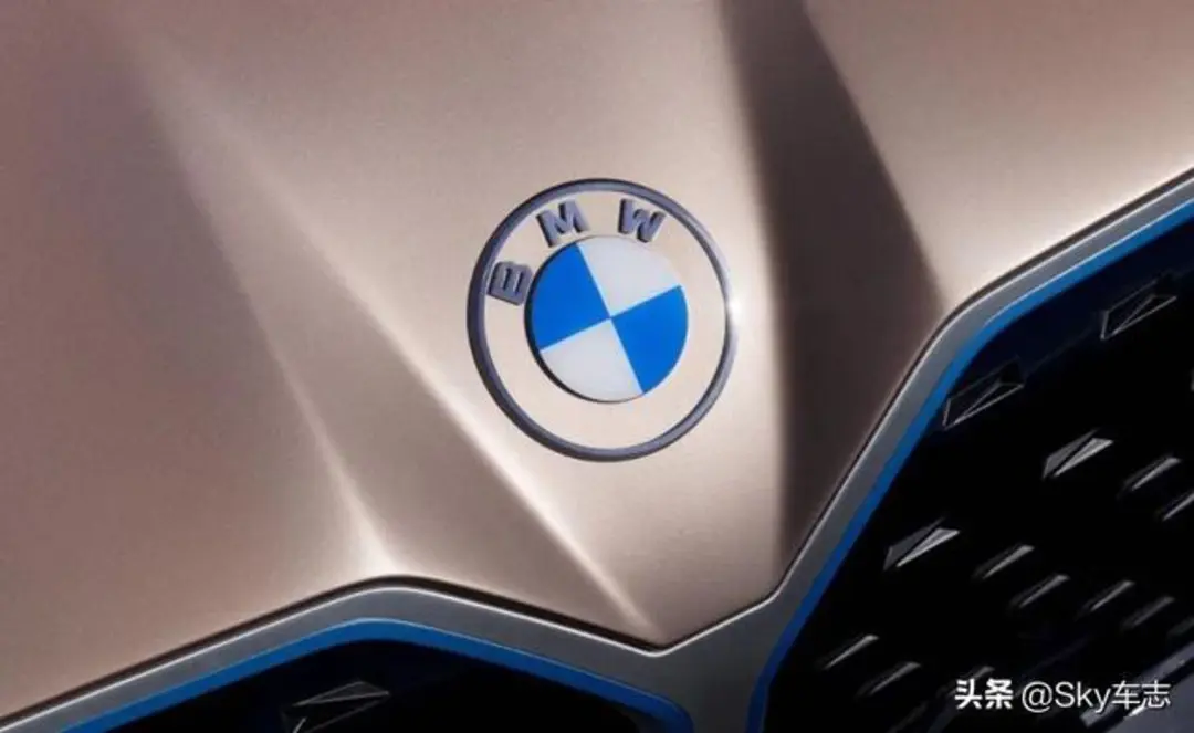 宝马家族logo图案大变更 这样的设计好看吗 有车以后