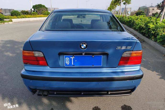 你愿意为情怀埋单吗95年宝马e36四门