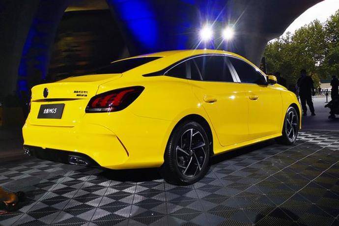 这配色你hold住吗全新上汽名爵5实车亮相