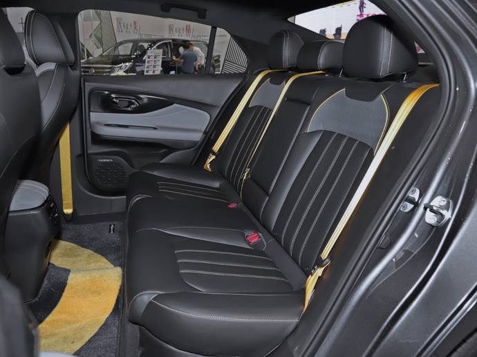 到店实拍帅就足够了广汽传祺影豹详解