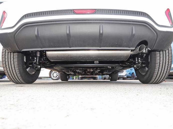 远景x1之间,造型犹如两厢车抬高了底盘,出口到南美洲后以吉利gx3之名