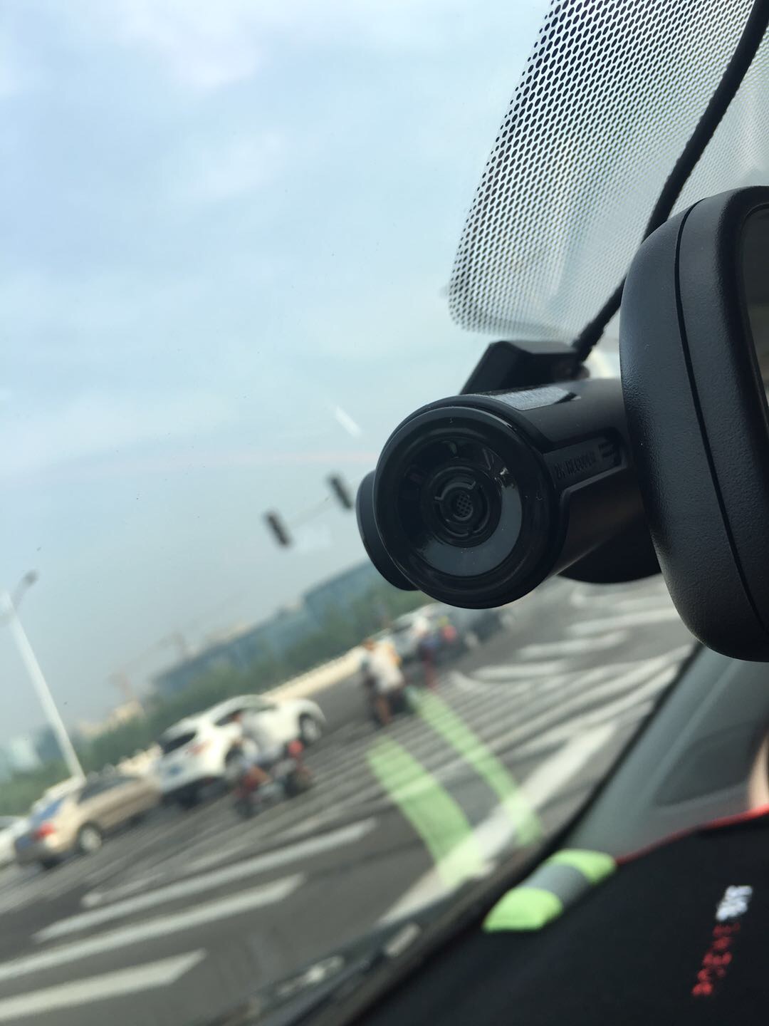 盯盯拍,这种可以直接连接手机的,感觉很不错!