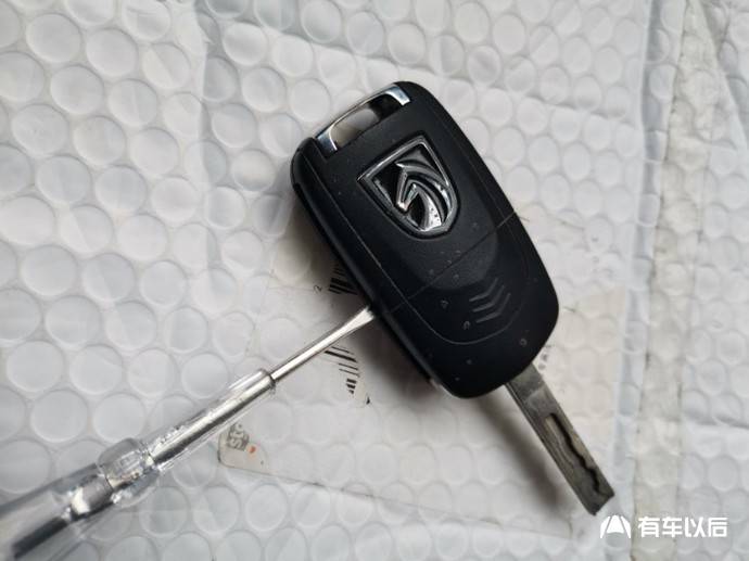 更换宝骏730遥控器钥匙电池