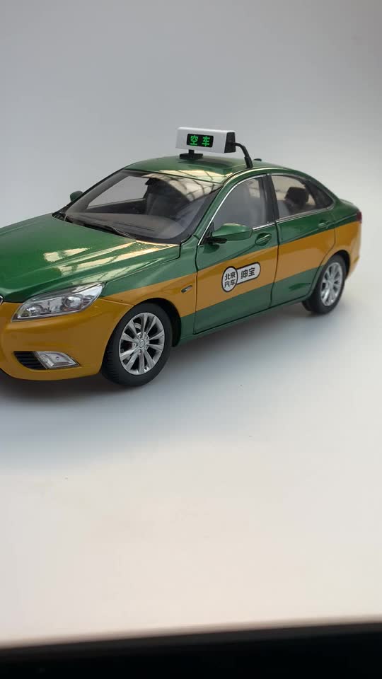 勤劳的小蜜蜂品鉴出租车模型