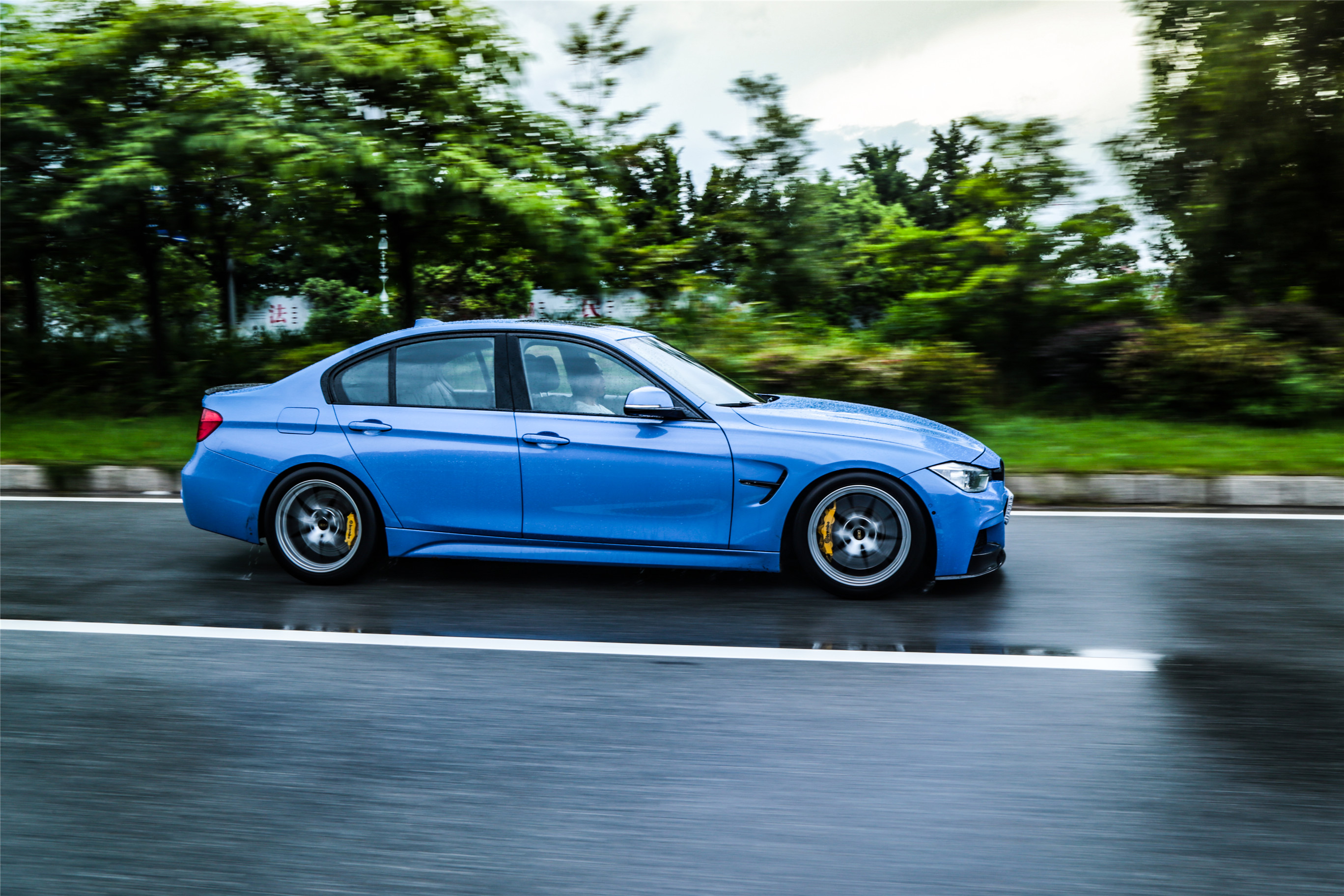 致敬m3 —— 阿布扎比蓝 328im 小姐姐大片奉上